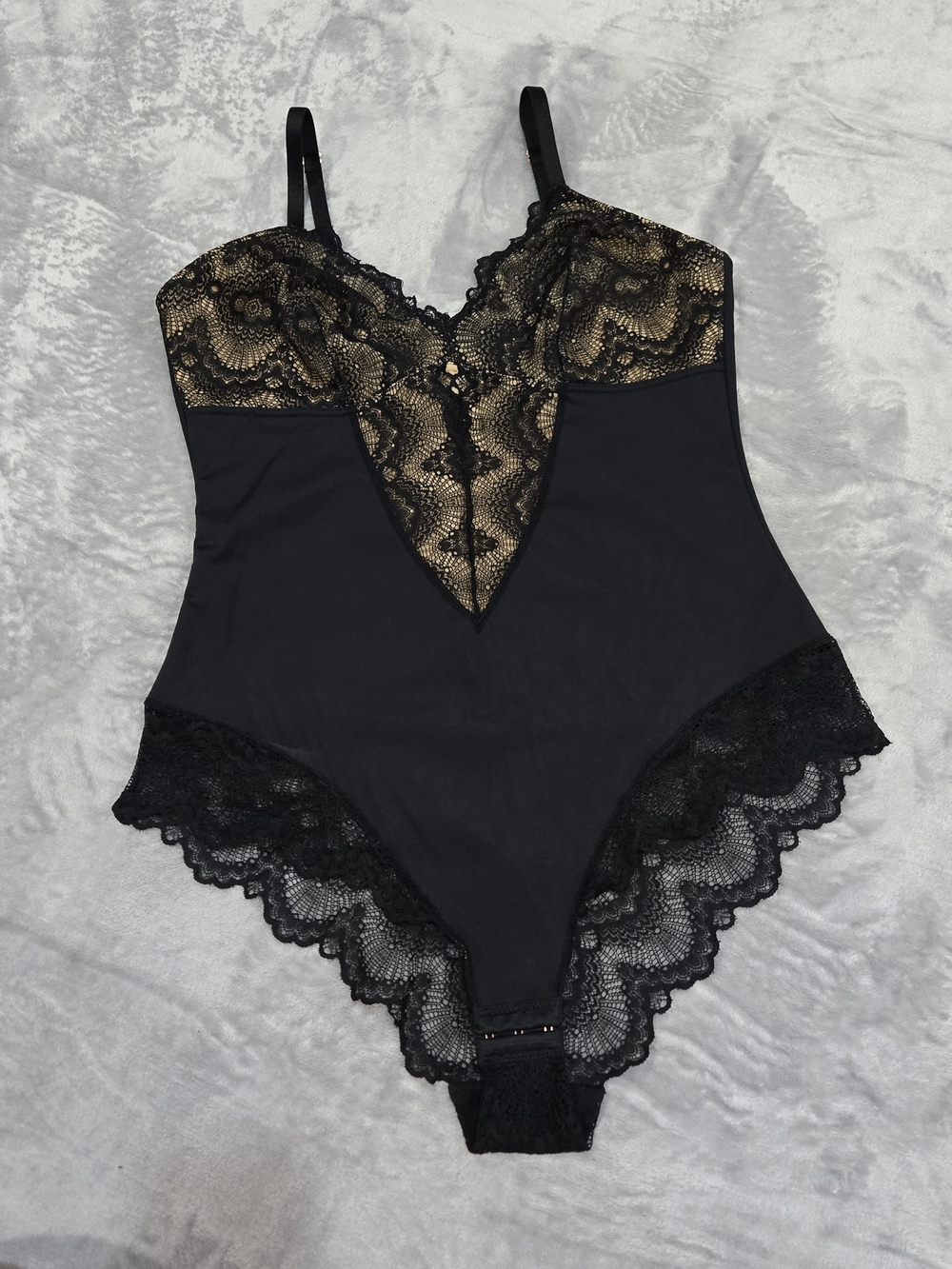 Pinsy Black Lace Trim Smoothing Shapewear Bodysuit V Neck Size XL Sexy